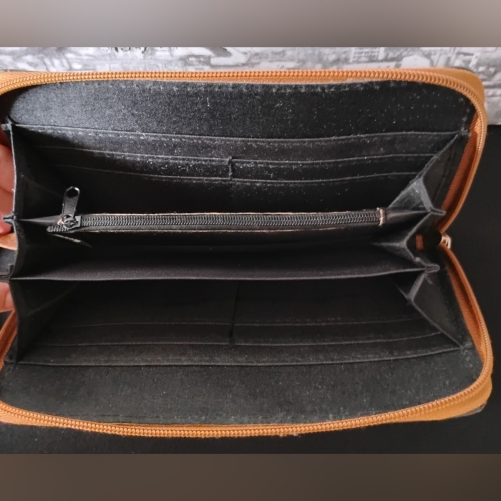 Beverly Hills Polo Club Brown and Tan Wallet/Wrislet BNWOT - Picture 3 of 5